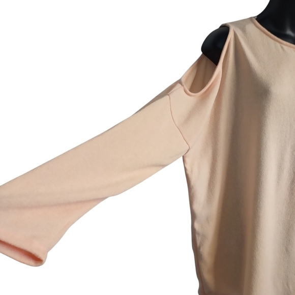 143 Story by Line Up Women's Peach Cold Shoulder Sweater Size Large NWT - Picture 6 of 9